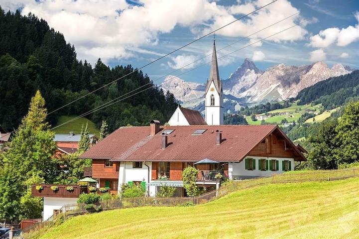 Ferienwohnung für 4 Personen, mit Balkon und Terrasse sowie Garten und Sauna in Silbertal