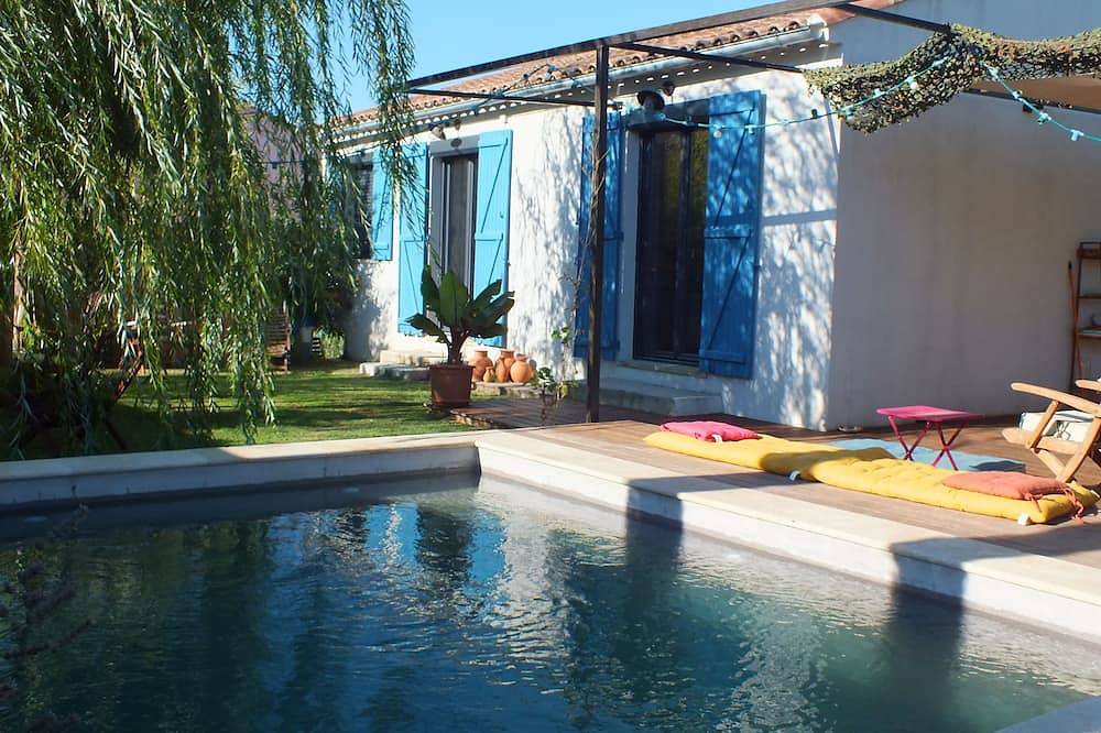 Maison Tranquille Avec Piscine in Morières-lès-Avignon, Vaucluse