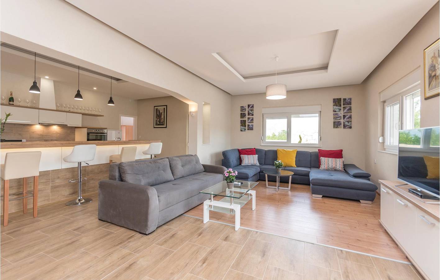 Reizende 2-Zimmer-Wohnung mit Pool, Terrasse und WLAN in Obrovac, Zadar