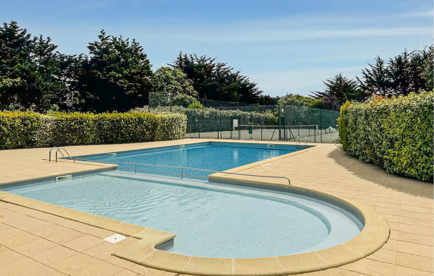 À 2,5 km de la plage : charmant appartement confortable avec piscine, jardin et Wi-Fi in La Couarde-sur-Mer, Île de Ré