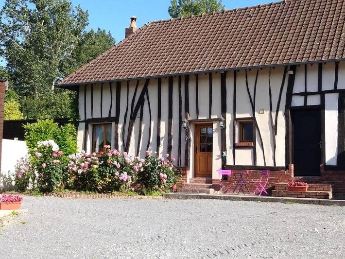 Location de vacances pour 5 personnes, avec jardin ainsi que vue et piscine, animaux acceptés à Tours-en-Vimeu