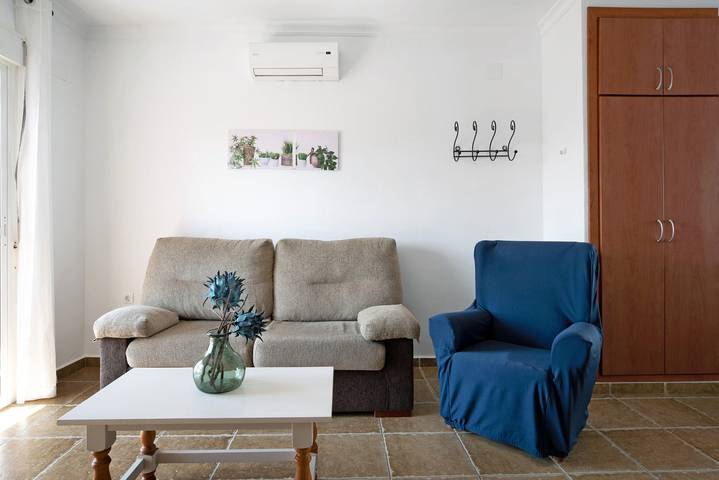 Entire apartment, Apartment 'Casa Miriam' with Balcony and Wi-Fi in Conil de la Frontera, Costa de la Luz