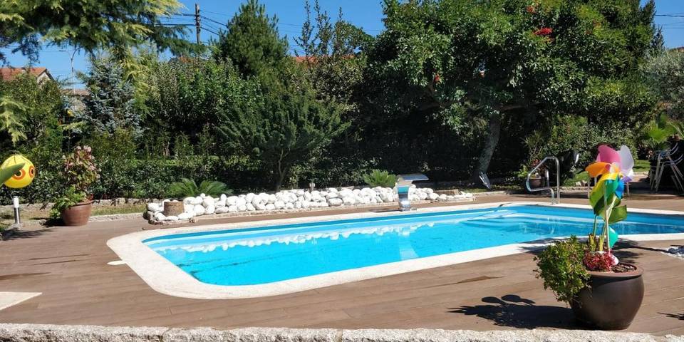 Apartamento para 8 personas, con Balcón y Jacuzzi además de Terraza y Jardín en Vilaboa
