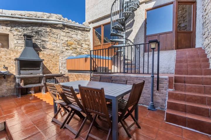 Landhaus für 11 Personen, mit Balkon und Whirlpool, mit Haustier in Katalonien