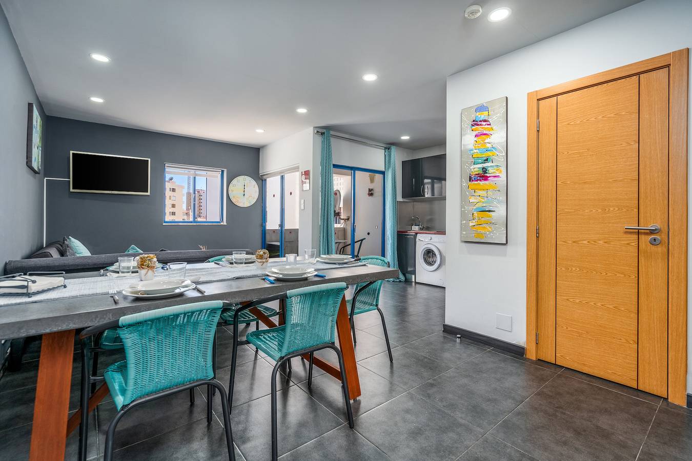 Entire apartment, Holiday Apartment 'Karol Vaz 3' with Shared Garden & Wi-Fi in Praia da Rocha, Portimão