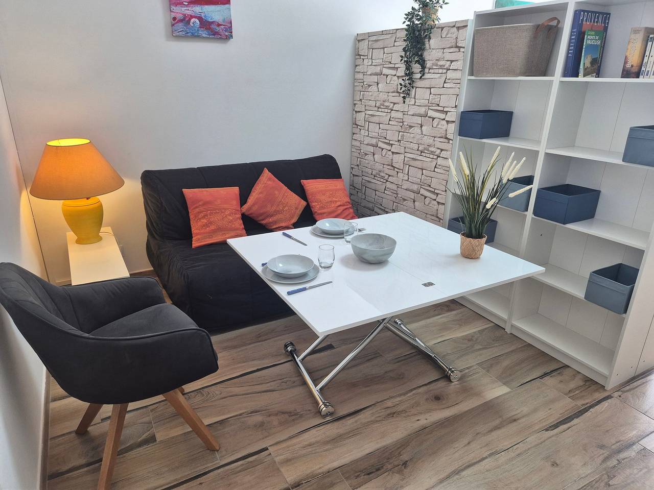 Studio entier, Studio neuf aux portes des Alpilles, piscine et grand jardin in Les Paluds de Noves, Noves