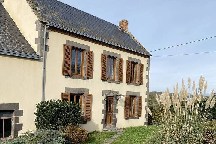 Location de vacances pour 10 personnes, avec jardin, animaux acceptés dans Saint-Angel (Puy-de-Dôme)