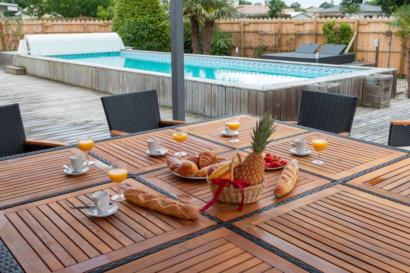 Amplia villa en Arès con piscina privada y jacuzzi in Arès, Region de Arcachon