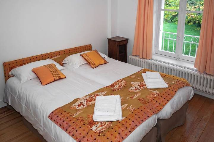 Location de vacances pour 15 personnes, avec jardin ainsi que piscine et terrasse à Saint-Pierre-lès-Nemours - 4