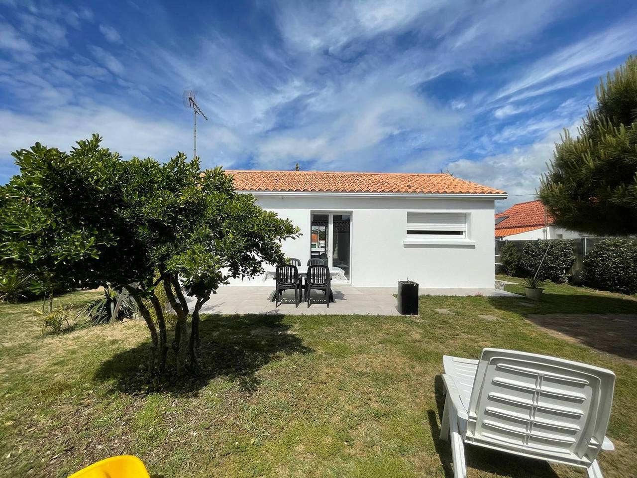 Comfortable single-storey house for 6, near beach in St Hilaire de Riez, private parking in Saint-Hilaire-de-Riez, Vendée