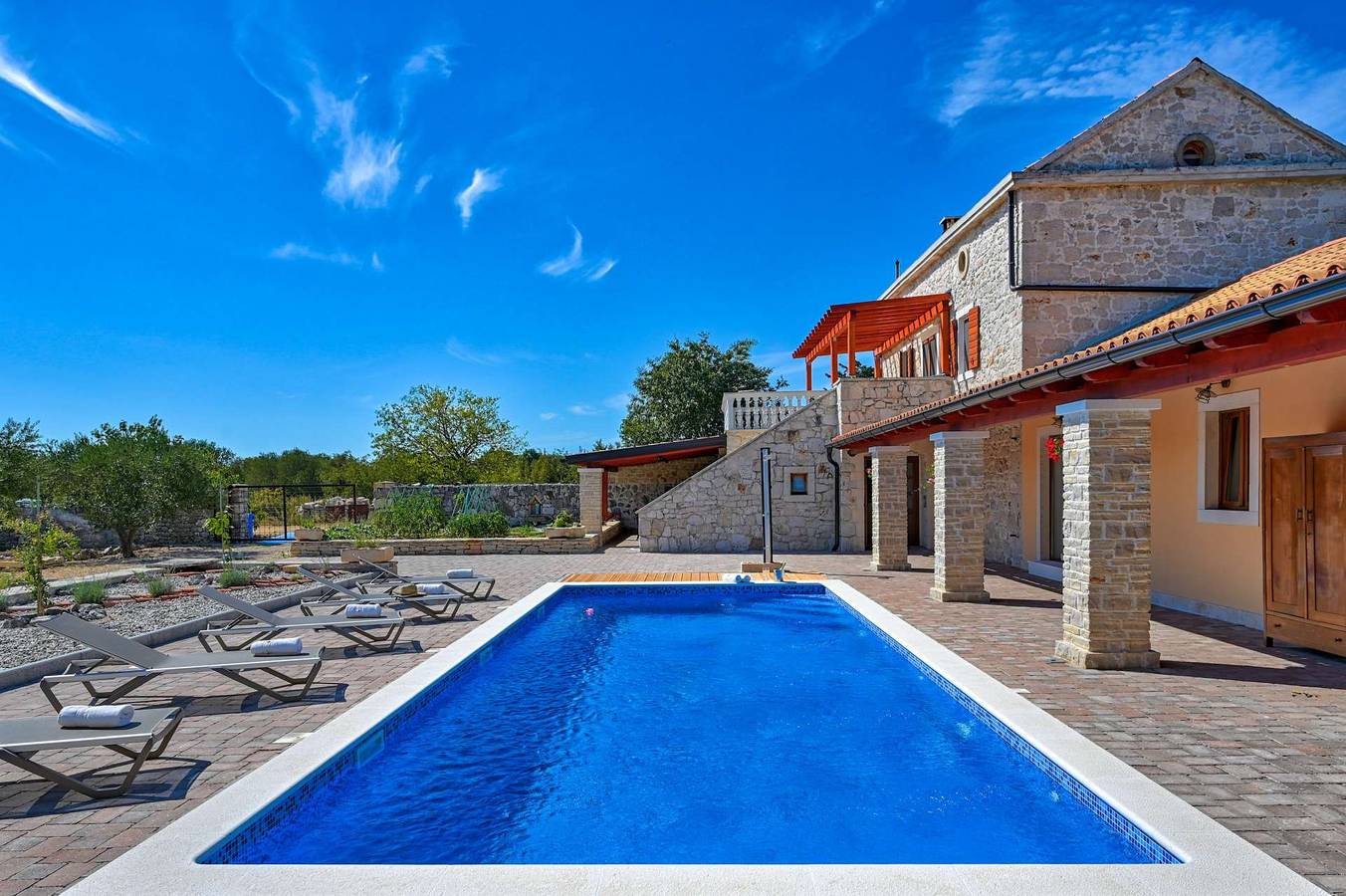 Villa Jacassa with heated pool and jacuzzi in Biograd na Moru, Région de Zadar