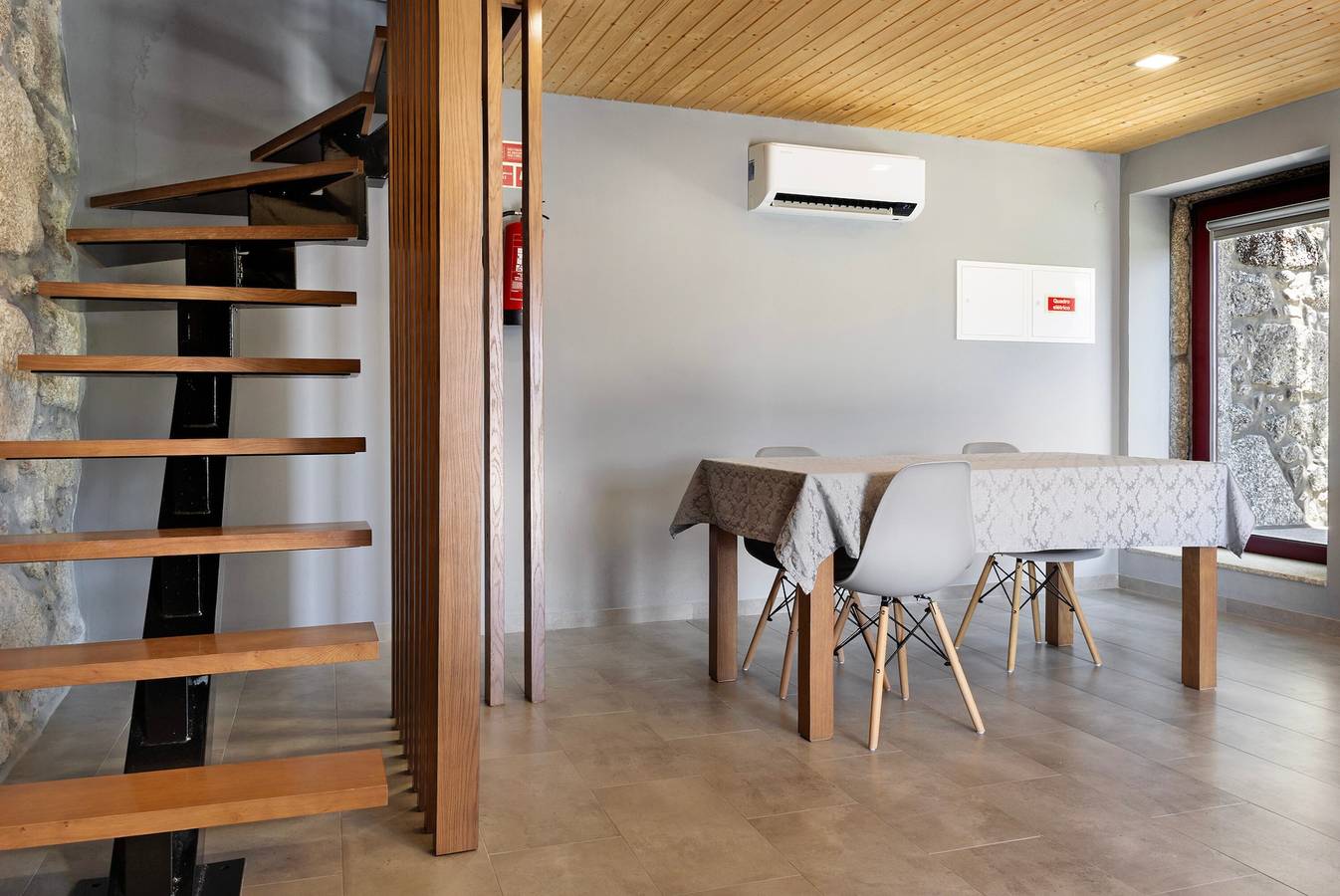 Quinta das Caroveiras - 'Casa Do Caseiro - T2' com Vista para o Lago, Wi-Fi e Ar Condicionado in Anissó e Soutelo, Distrito de Braga