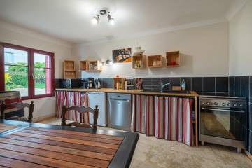 Location De Vacances pour 7 Personnes dans Saint-Cyr-en-Bourg, Région de Saumur, Photo 1