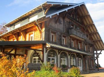 Chalet pour 40 personnes, avec balcon et jardin ainsi que piscine et sauna dans La Bresse-Hohneck