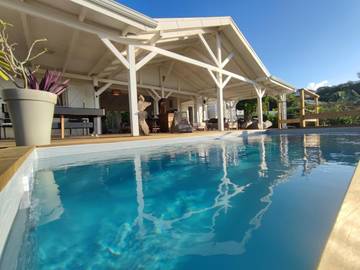 Location de vacances pour 6 personnes, avec terrasse ainsi que piscine et vue dans Plage Leroux