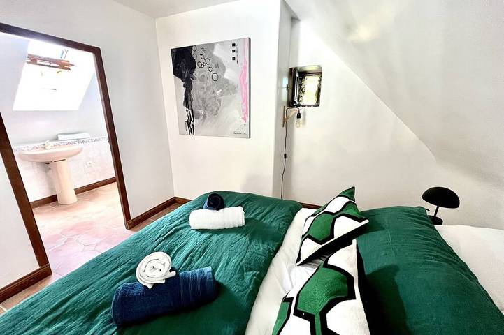 Location de vacances pour 4 personnes, avec jardin ainsi que jacuzzi et terrasse à Arzano - 3