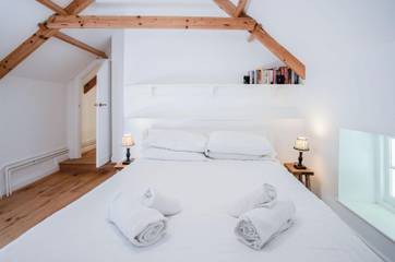 Log Cabin for 4 People in Swansea region, Photo 4