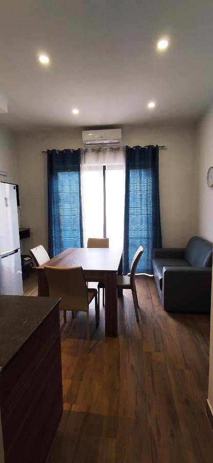 Appartement entier, Apartment with Balcony in Marsalforn, Zebbug