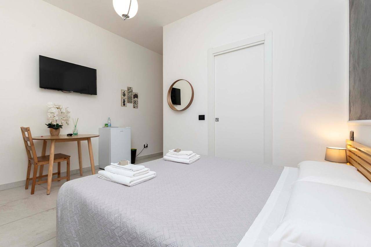Double Room with Shared Bathroom in Ravenne, Province de Ravenne