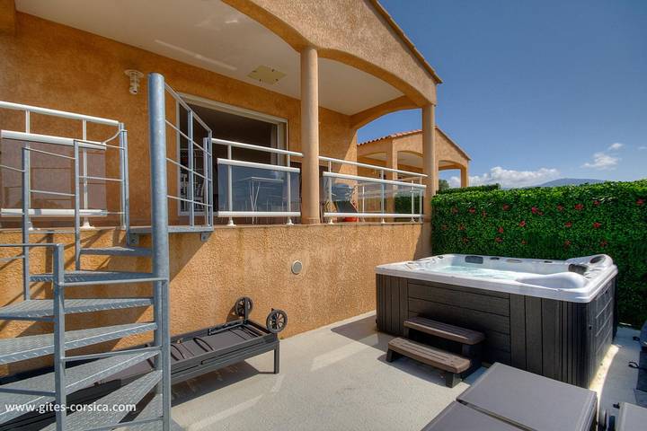 Casa de huéspedes para 4 personas, con jardín y jacuzzi - 1