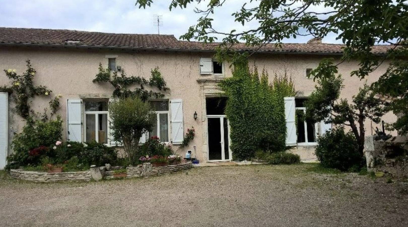 Chambre A avec piscine partagée, Wi-Fi et climatisation in Ribérac, Périgord Vert