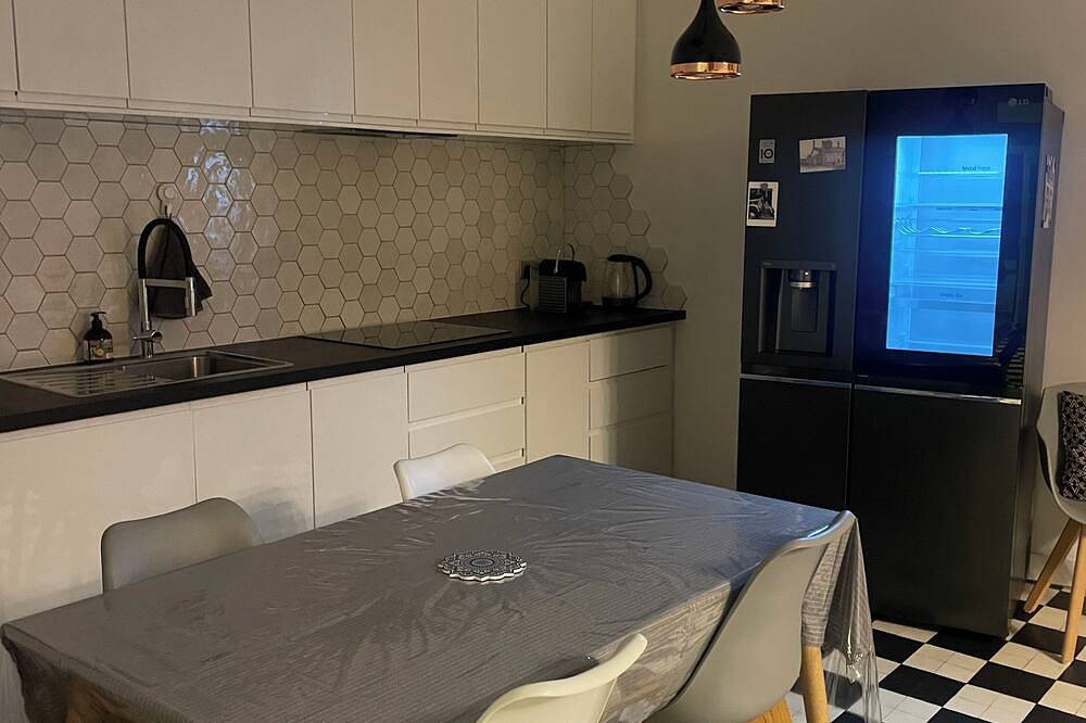 Entire apartment, Magnificent house in downtown colombes 15 minutes from paris in Colombes, Hauts-de-Seine