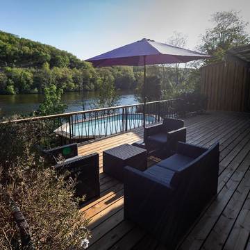 Gîte pour 6 personnes, avec jardin ainsi que piscine et vue, animaux acceptés à Lalinde