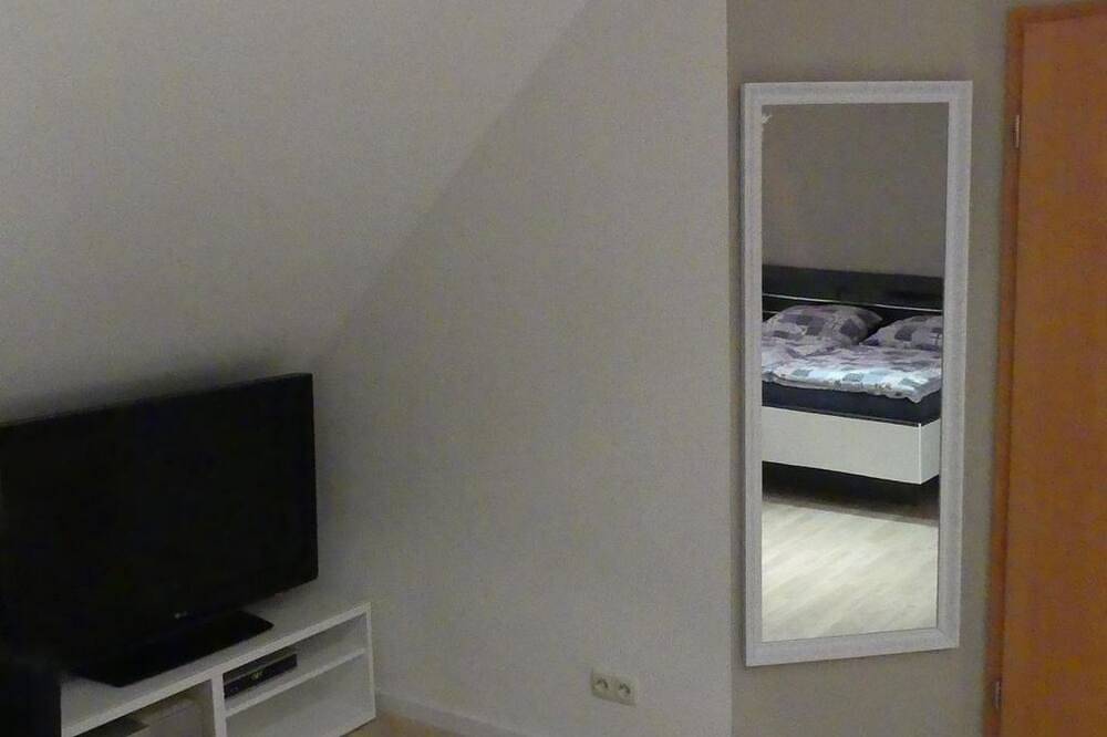 Ganze Wohnung, 2-Bett-Ferienwohnung Dachgeschoss, Balkon - Ferienwohnung Schnegger in Dreis-Brück, Vulkaneifel