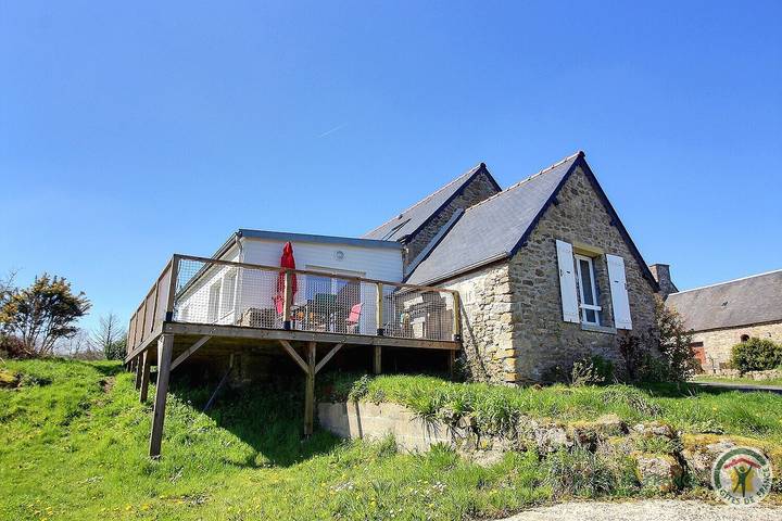 Gîte pour 6 personnes, avec Terrasse et Jardin à Bourbriac