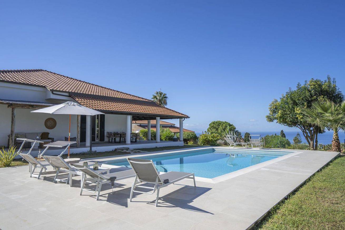 Villa Serenità, charmante unabhängige Villa mit privatem Pool in Santa Maria (Vibo Valentia), Vibo Valentia Provinz