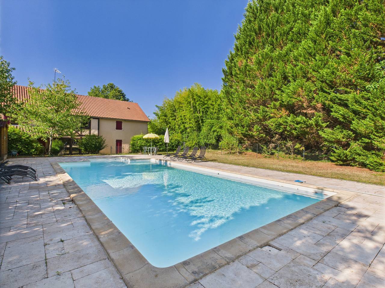 Piscine privée - jolie maison 10 adultes 2 enfants in Peyzac-le-Moustier, Périgord Noir