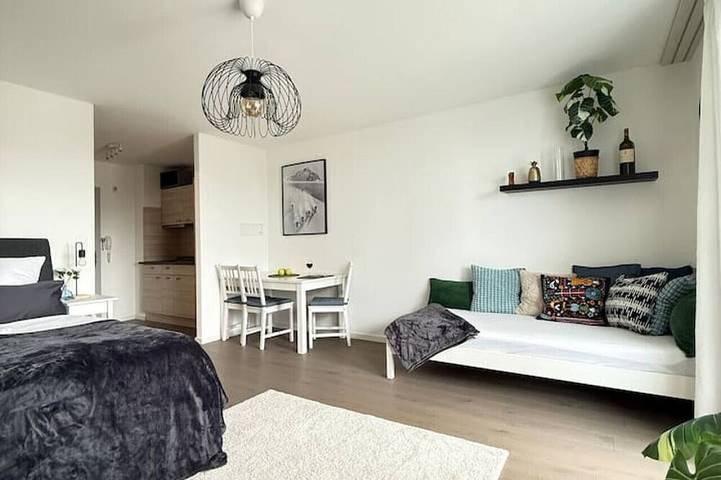 Ganze Wohnung, Apartment mit Seesicht und Balkon 1 min zum See in Rorschach, Obersee (Bodensee)