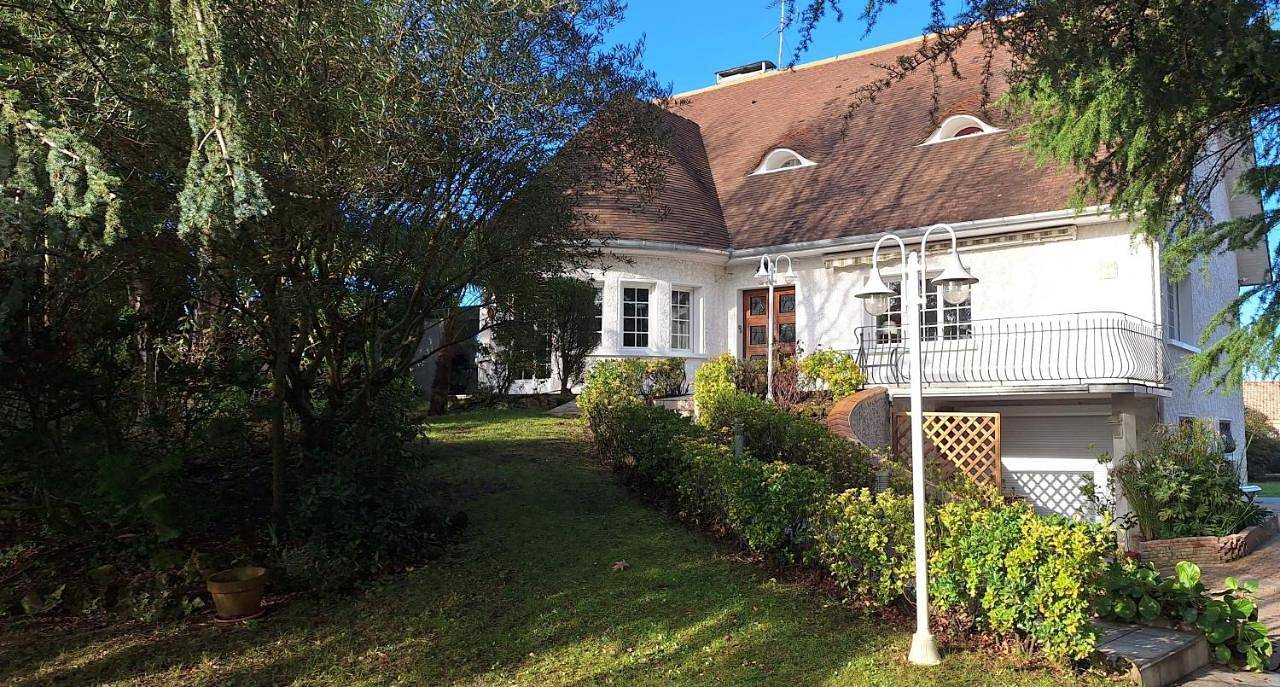 Lé Luquentia, demeure de charme, piscine, billard, grand jardin in Gujan-Mestras, Région d'Arcachon