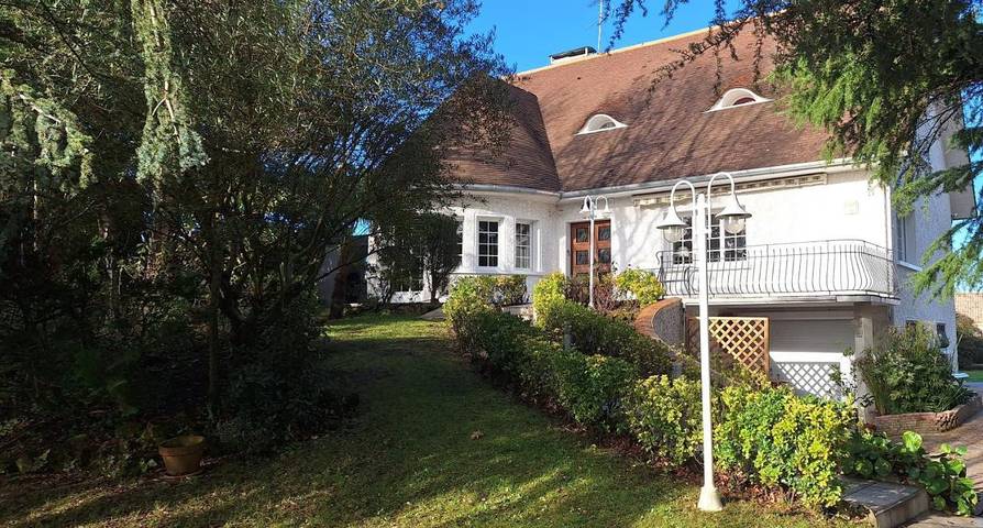 Maison d’hôte pour 12 personnes, avec Balcon et Terrasse ainsi que Jardin et Piscine à Gujan-Mestras