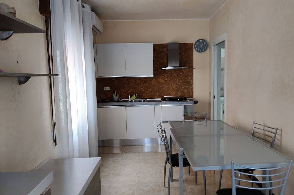 Entire apartment, Modern flat close to Caorle Ponente Beach in Caorle, Venice Province