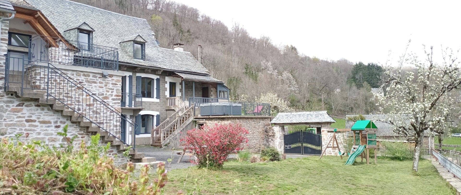 Gîte Le Marquès en Aubrac, 12/15 personnes in Saint-Chély-d'Aubrac, Massif central