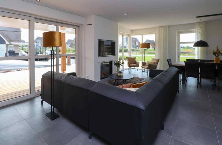 Luxuriöse 10-Personen-Villa mit finnischer Sauna am Tjeukemeer in Friesland in Delfstrahuizen, Friesland