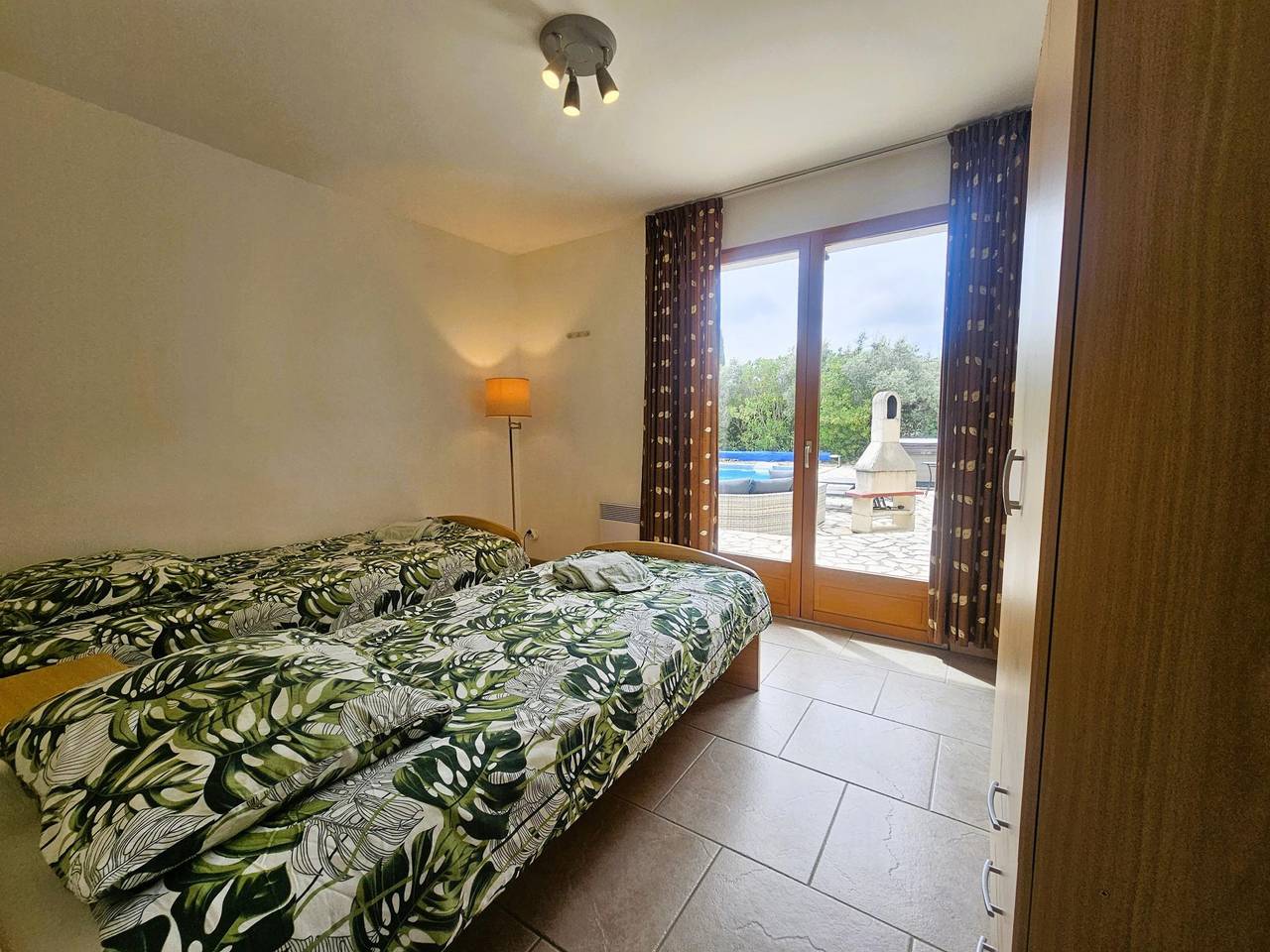 Spacious villa with a private pool and hot tub in Félines-Minervois, Béziers region