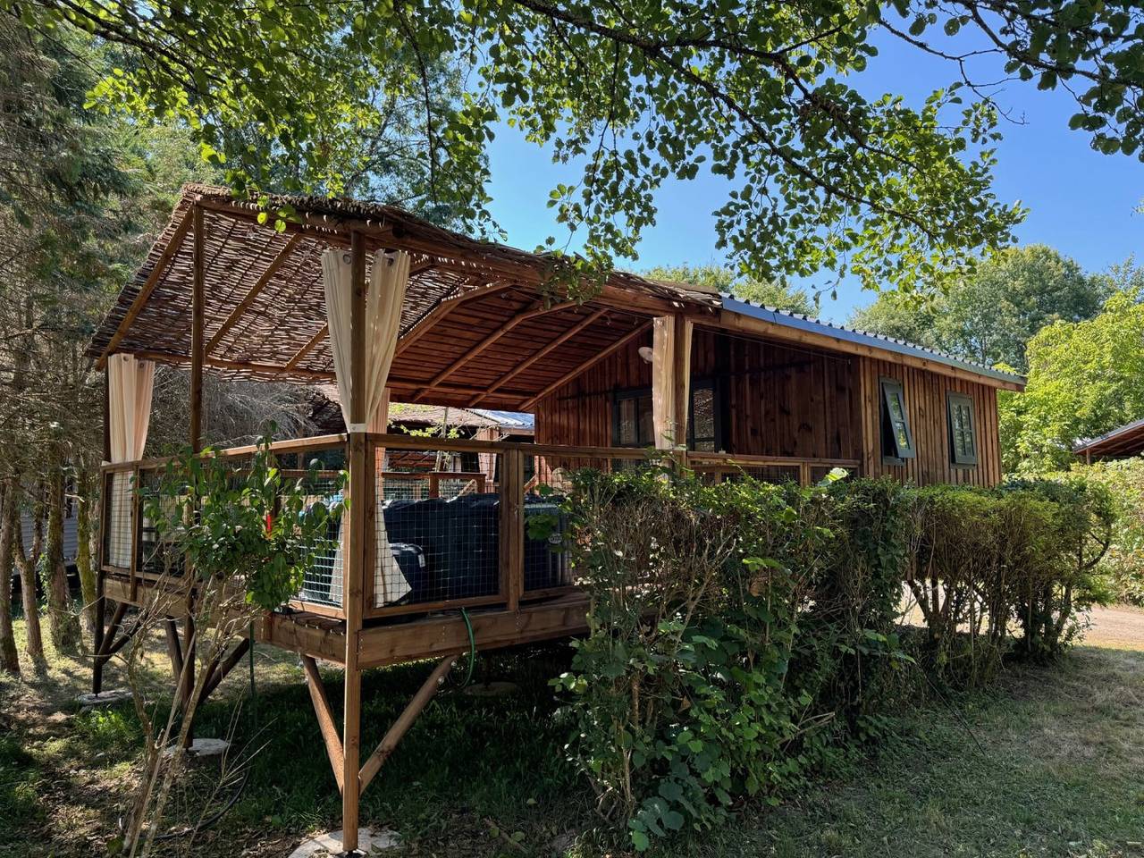 Cabane romantique insolite avec jacuzzi in Saint-Astier (Dordogne), Périgord Blanc