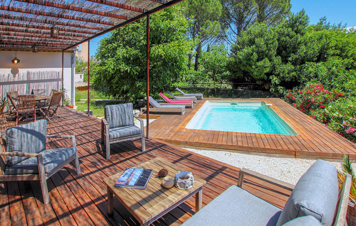 Charming 2-BR Apartment with Pool & Garden Near River and Restaurants in Grignan, Nyons region