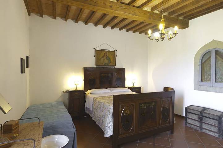 Schönes alleinstehendes Ferienhaus für 4 Gäste mit TV, Terrasse und Haustiere erlaubt in Civitella in Val di Chiana, Chianti