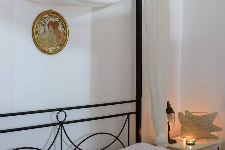 Elegante Villa mit 2 Schlafzimmern im Firostefani mit herrlichem Meerblick und Whirlpool in Firostefani, Imerovigli