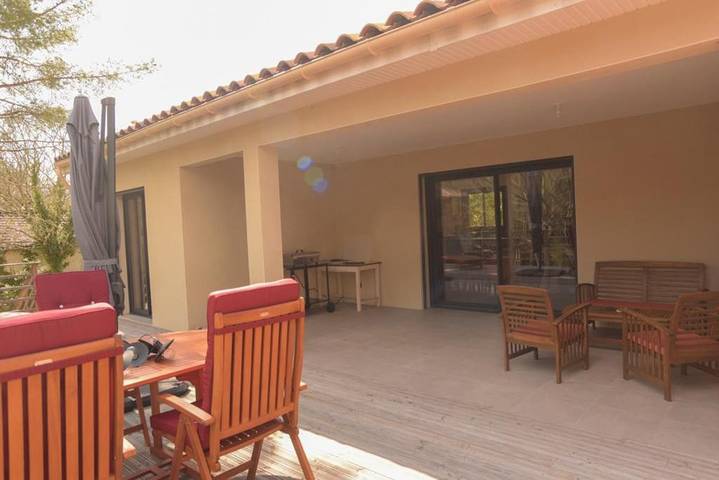 Location de vacances pour 6 personnes, avec jardin ainsi que piscine et vue à Chauzon - 2