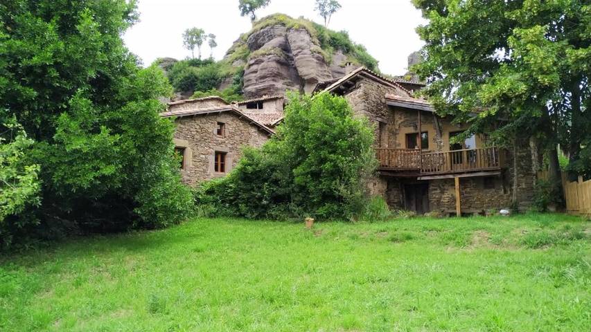 Location de vacances pour 12 personnes, avec Balcon et Terrasse ainsi que Jardin et Vue à Rupit i Pruit - 2