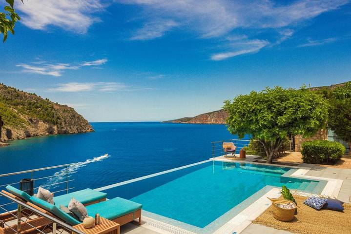 Location de vacances pour 4 personnes, avec piscine ainsi que jardin et vue dans Άσος