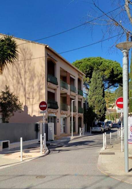 Gîte pour 4 personnes, avec balcon, adapté aux familles dans Office De Tourisme De Saint Cyr Sur Mer - 2