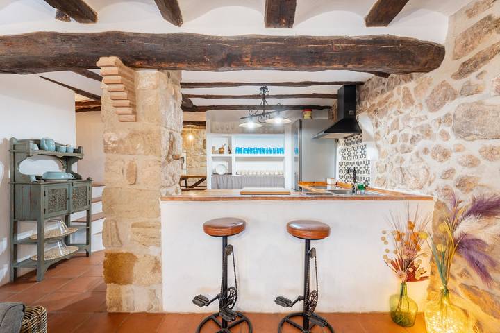 Country House 'La Casuna' with Mountain View, Private Terrace and Wi-Fi in Olba, Teruel Området