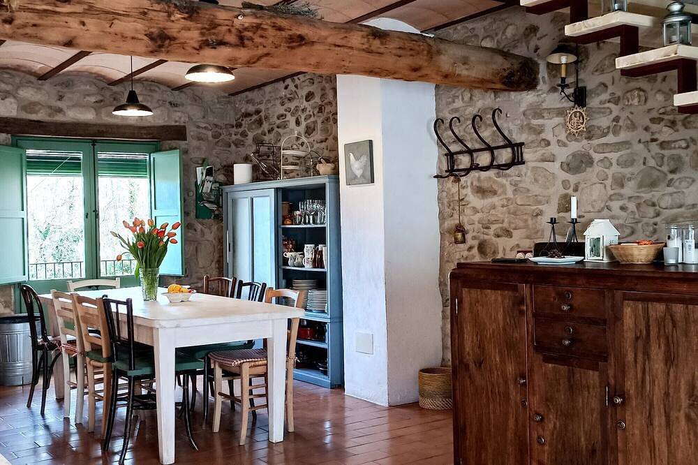 Casa Rural, con barbacoa en Mieres - Gerona - para 9 personas in Mieres, Garrotxa