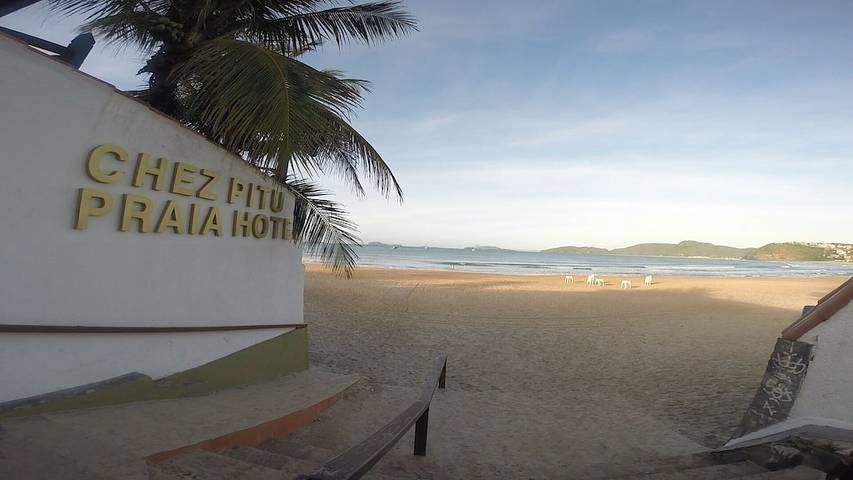 Casas e apartamentos de temporada para 8 pessoas, com jardim e piscina e ainda balcão and sauna em Búzios