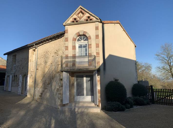 Gîte pour 9 personnes, avec jardin ainsi que terrasse et piscine à La Jaudonnière - 2